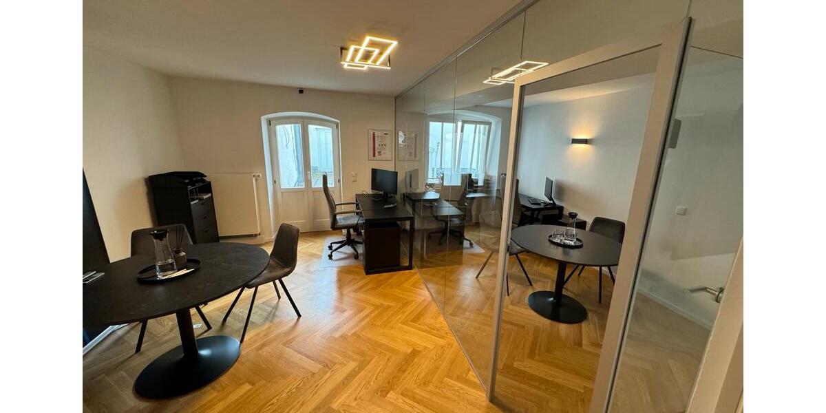 Büroraum mit Schreibtisch zur Miete am Stadtplatz Deggendorf zimmer