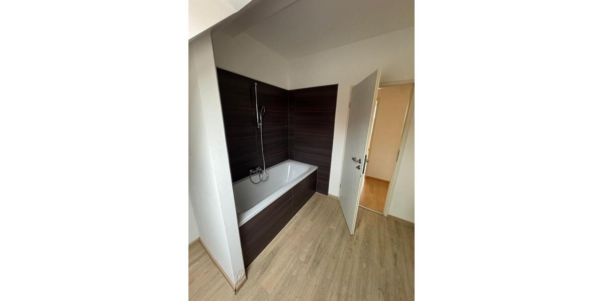 Dachgeschoßwohnung Zeitz - 3 Zimmer, 74 m&sup2;, 444&euro; | Angebot:25345038