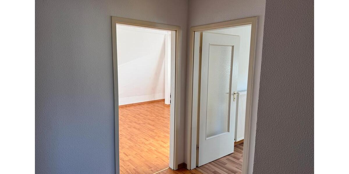 Dachgeschoßwohnung Meerane - 2 Zimmer, 65 m&sup2;, 359&euro; | Angebot:23628966