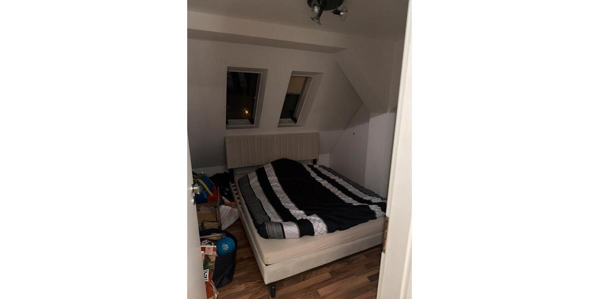 Dachgeschoßwohnung Oranienburg - 2.5 Zimmer, 82 m&sup2;, 1.200&euro; | Angebot:25239778
