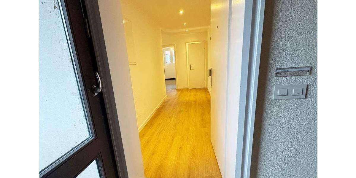 Etagenwohnung Köln Bayenthal - 3 Zimmer, 100 m&sup2;, 1.700&euro; | Angebot:24347977