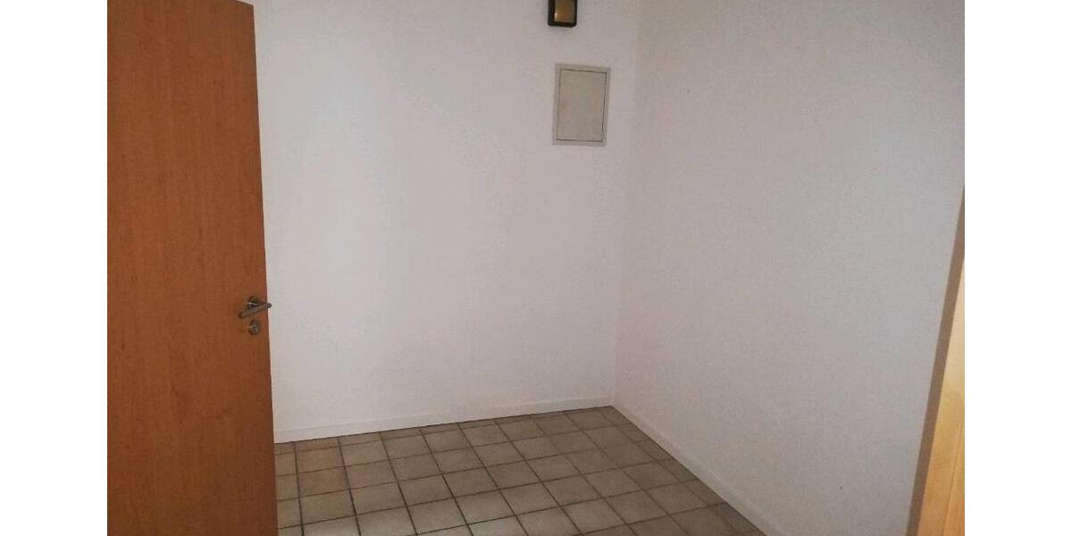 Dachgeschoßwohnung Landau an der Isar - 2.5 Zimmer, 100 m&sup2;, 720&euro; | Angebot:26521905