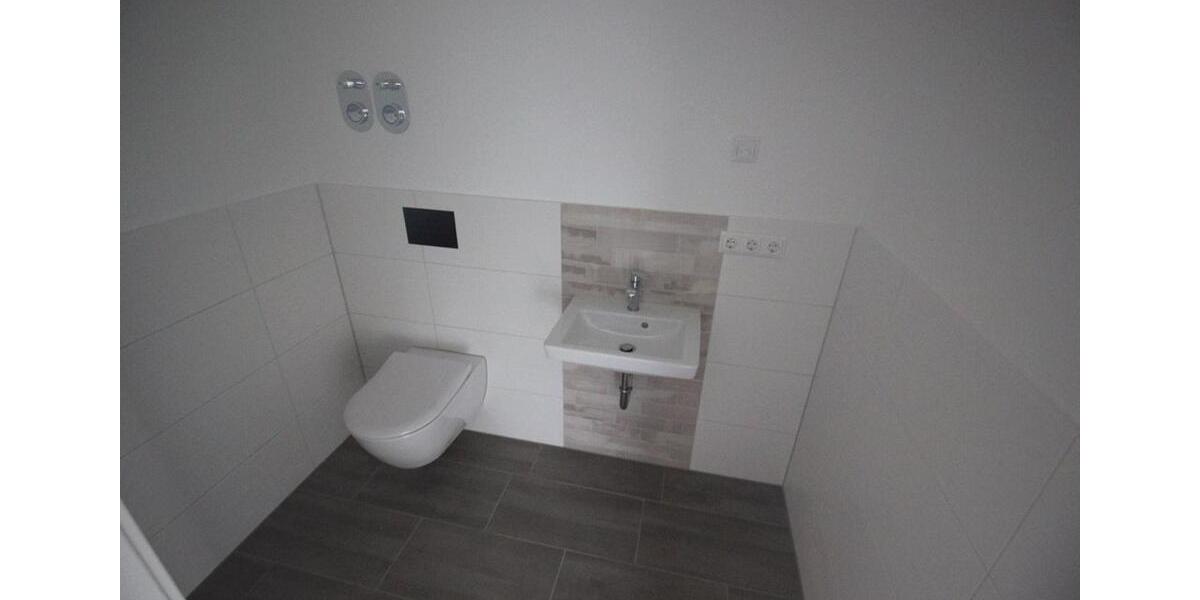 Erdgeschoßwohnung Schwerin Altstadt - 3 Zimmer, 110 m&sup2;, 1.650&euro; | Angebot:24495567