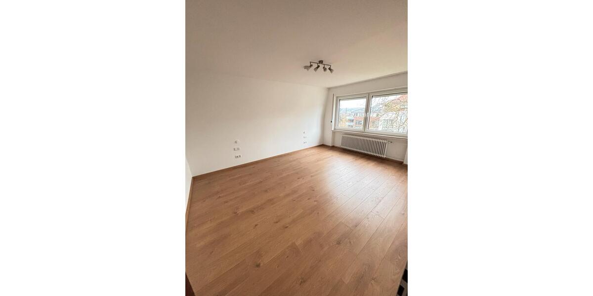 Dachgeschoßwohnung Detmold - 3 Zimmer, 120 m&sup2;, 1.250&euro; | Angebot:25384561