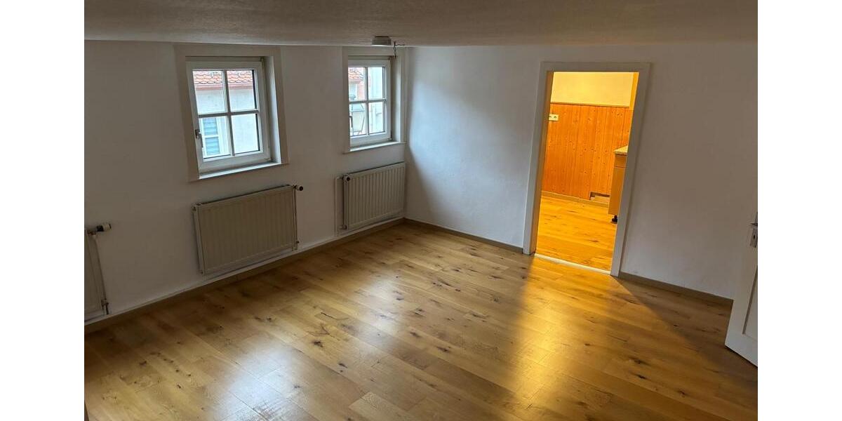 Etagenwohnung Bad Königshofen im Grabfeld - 6 Zimmer, 85 m&sup2;, 620&euro; | Angebot:26649878