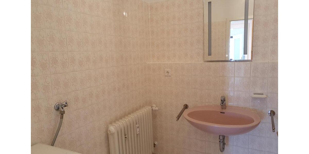 Etagenwohnung Burghausen - 2 Zimmer, 74 m&sup2;, 870&euro; | Angebot:25794987