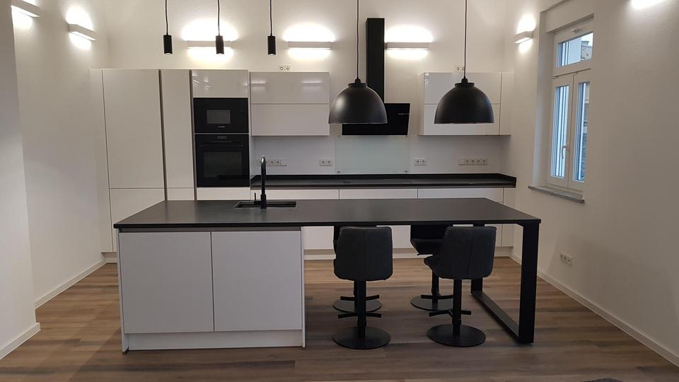 Dachgeschoßwohnung Hof Altstadt - 4 Zimmer, 100 m&sup2;, 1.250&euro; | Angebot:26470993