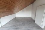 3- Zi. DG Wohnung mit 2 Balkonen und Garage