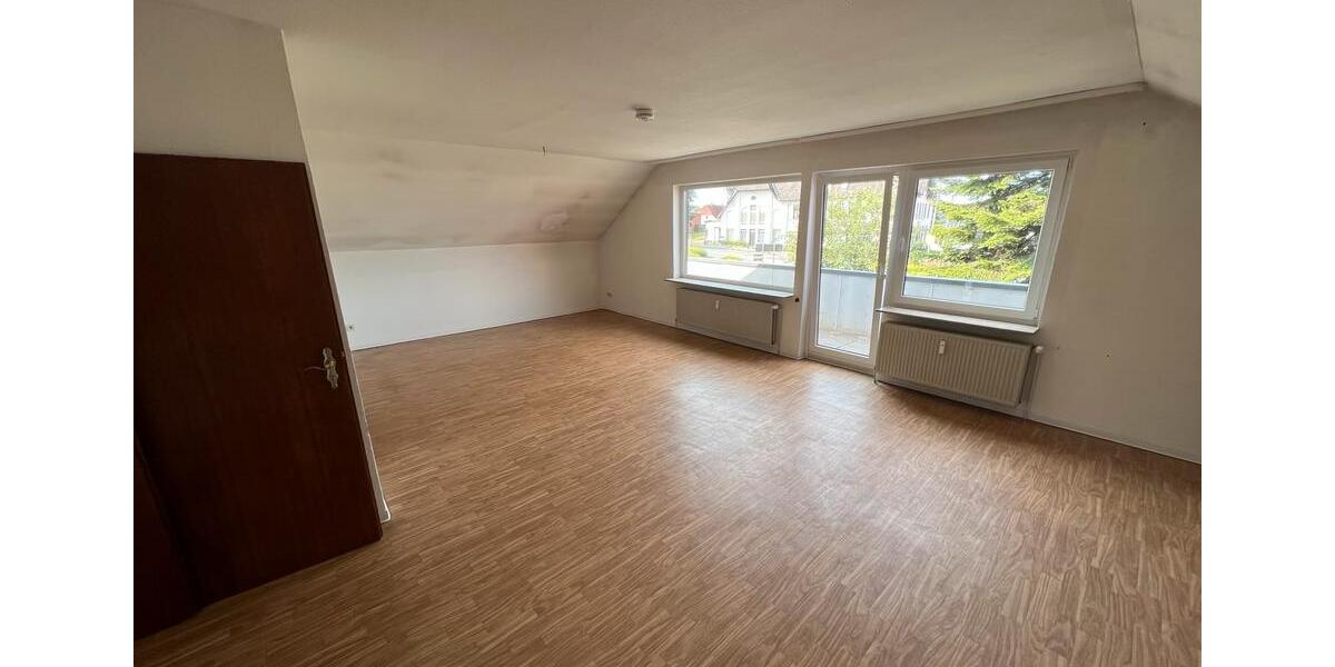 Dachgeschoßwohnung Sterup - 3 Zimmer, 108 m&sup2;, 1.056&euro; | Angebot:25844673