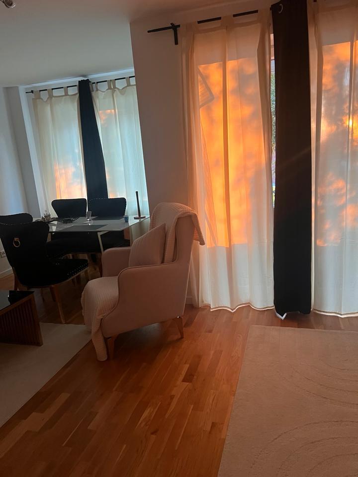 modernes Zimmer als WG in 75m' Wohnung zu vermieten