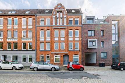 HEUTE Besichtigung, sofort einziehen - Sanierte 2-Zimmer-AltbauWohnung mit Balkon