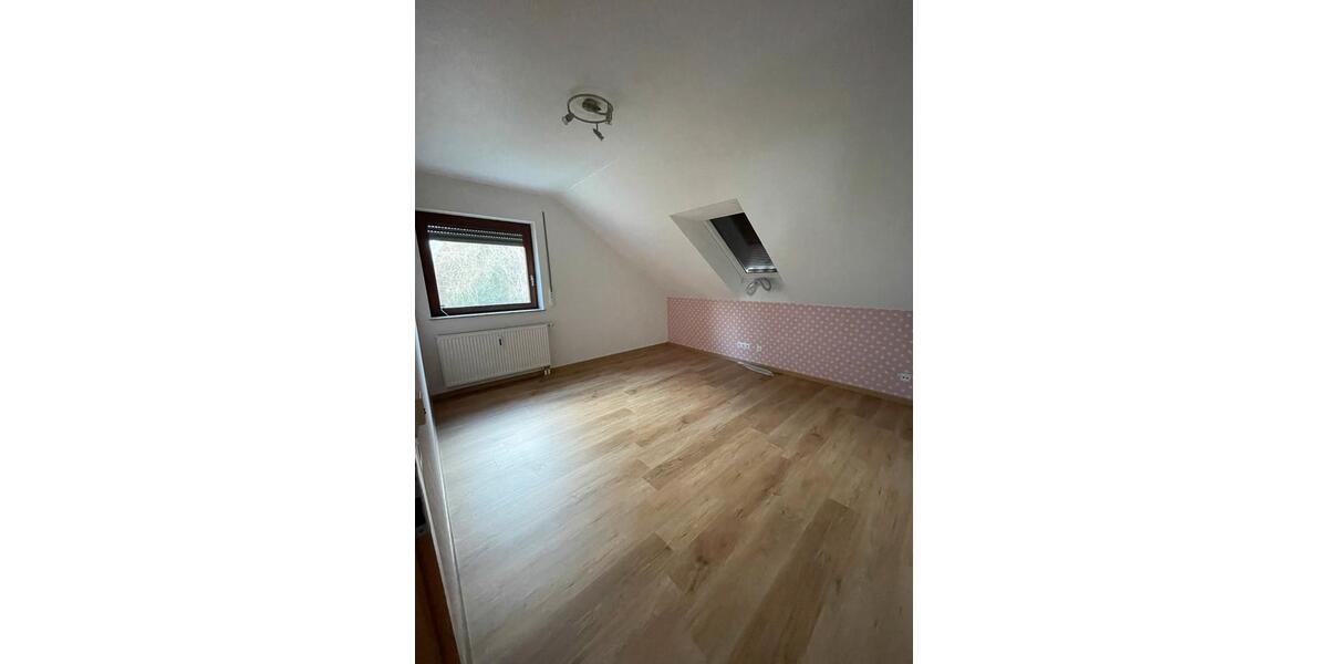 Dachgeschoßwohnung Wettenberg - 4 Zimmer, 100 m&sup2;, 950&euro; | Angebot:25656953