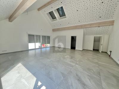 LUXURIÖSE, MODERNE RAUMAUFTEILUNG