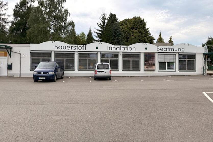 737 m² Büro, Praxis und Lagerhalle sowie zahlreiche Stellplätze in zentraler Lage von Gera zur Miete