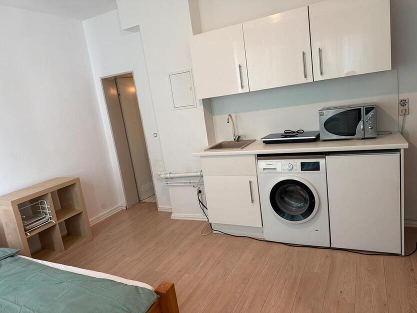 Voll Möbliertes Wg Zimmer mit eigener Küche & Bad