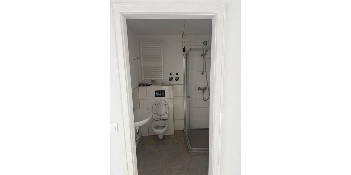 Dachgeschoßwohnung Saarbrücken West - 3 Zimmer, 70 m&sup2;, 800&euro; | Angebot:26248905