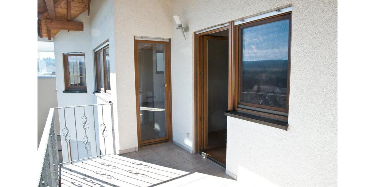 Dachgeschoßwohnung Straubenhardt - 2 Zimmer, 94 m&sup2;, 989&euro; | Angebot:25976196