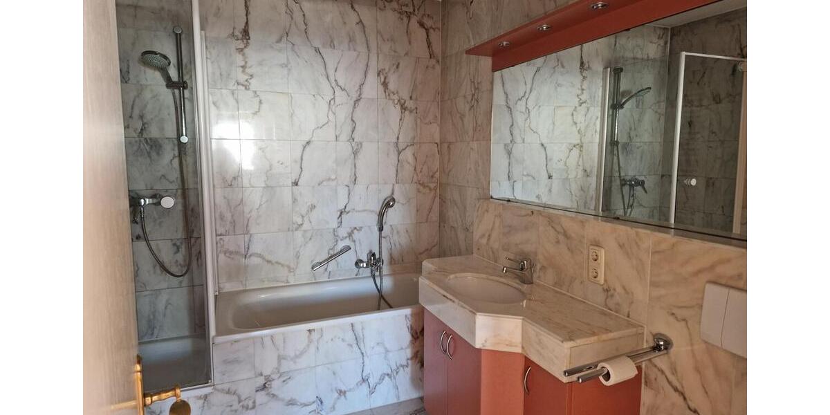 Dachgeschoßwohnung Neuötting - 3 Zimmer, 81 m&sup2;, 1.000&euro; | Angebot:25316777