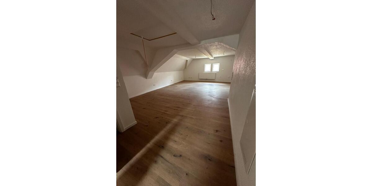 Dachgeschoßwohnung Hohberg - 3 Zimmer, 68 m&sup2;, 800&euro; | Angebot:25083203