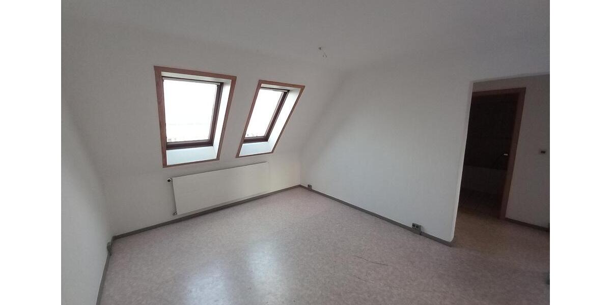 Dachgeschoßwohnung Ballenstedt - 3 Zimmer, 79 m&sup2;, 475&euro; | Angebot:22353714