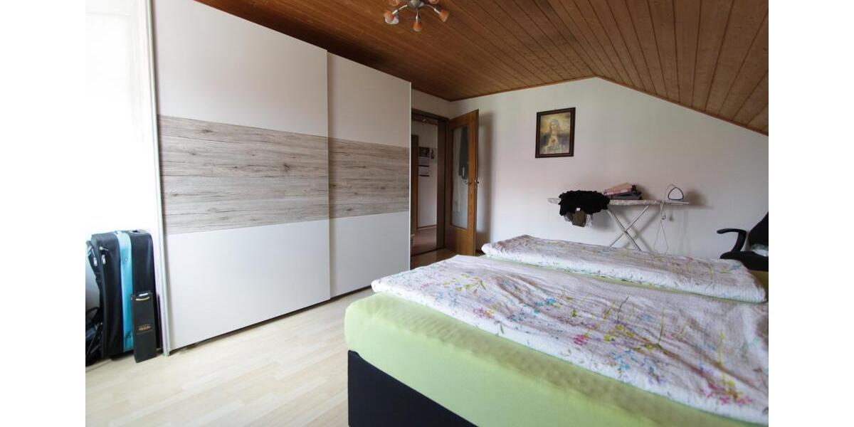 Dachgeschoßwohnung Hohenlinden - 3.5 Zimmer, 90 m&sup2;, 1.000&euro; | Angebot:26546183