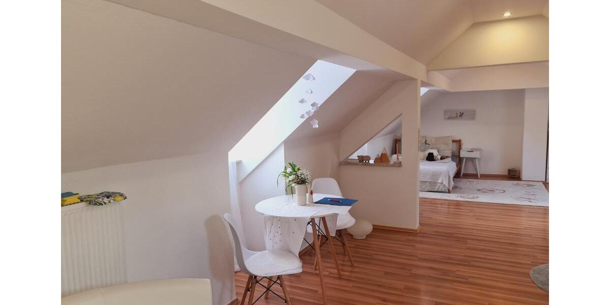 Dachgeschoßwohnung Schwandorf - 1 Zimmer, 50 m&sup2;, 400&euro; | Angebot:25959676