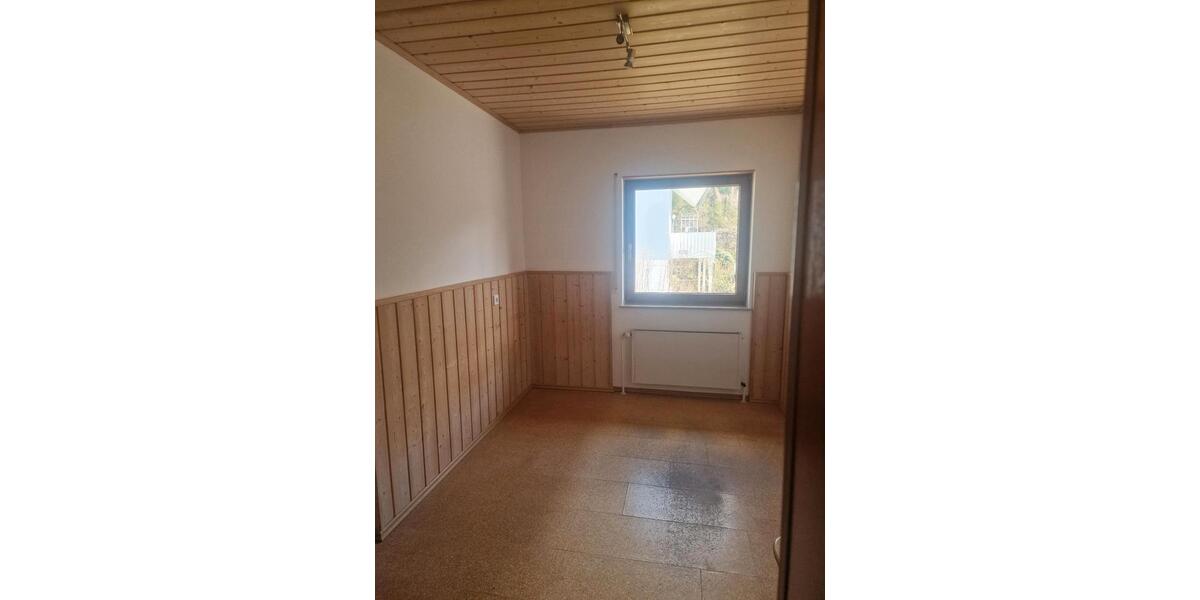 Erdgeschoßwohnung Sparneck - 4 Zimmer, 83 m&sup2;, 950&euro; | Angebot:25993357