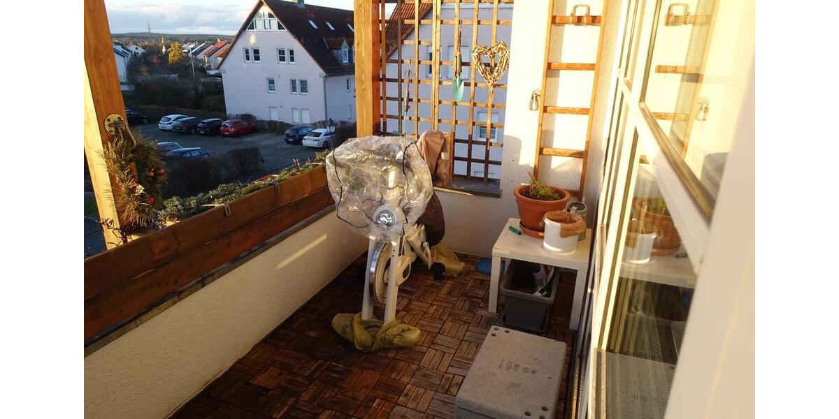 Dachgeschoßwohnung Bubenreuth - 3 Zimmer, 83 m&sup2;, 1.090&euro; | Angebot:25982195