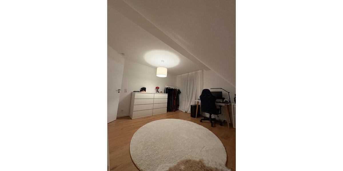 Dachgeschoßwohnung Siegen - 4 Zimmer, 95 m&sup2;, 450&euro; | Angebot:24665008