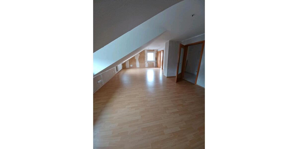 Dachgeschoßwohnung Elsenfeld - 3 Zimmer, 76 m&sup2;, 760&euro; | Angebot:26589145