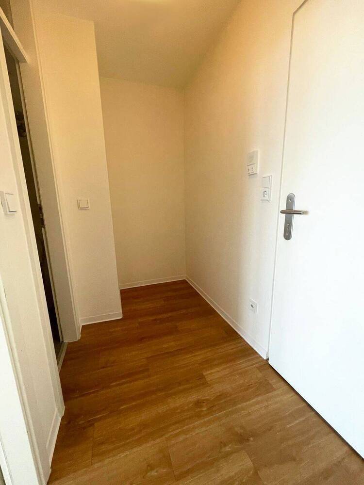Herrliche Aussichten!! 1-Zimmer-Apartment + Balkon, modernes Duschbad, separierte Küche + Aufzug