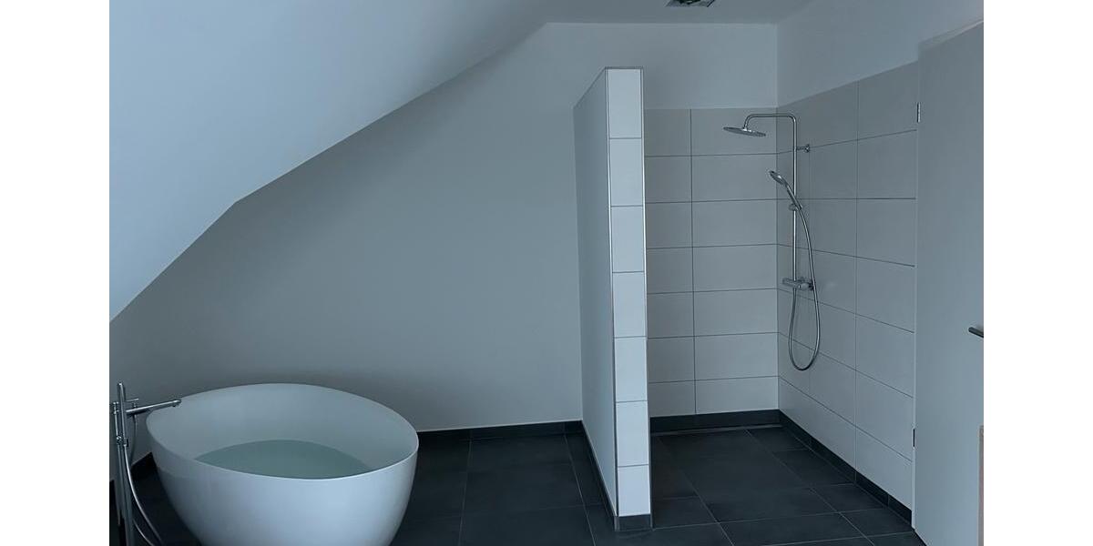 Dachgeschoßwohnung Bad Zwischenahn - 5 Zimmer, 125 m&sup2;, 1.500&euro; | Angebot:24565461