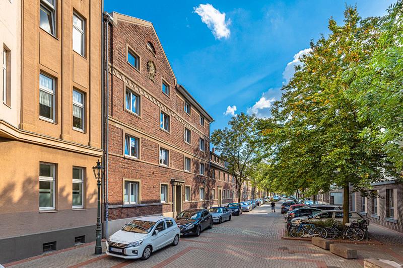 Moderne DG-Wohnung in denkmalgeschützem Wohnhaus, ruhige Seitenstraße 3 zimmer