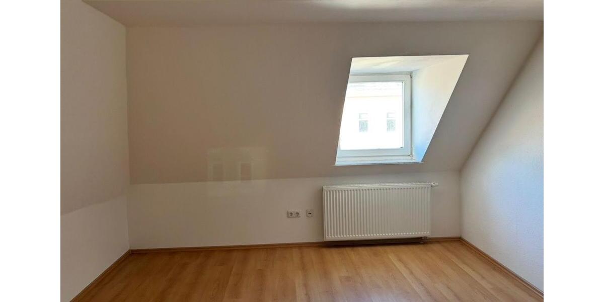 Dachgeschoßwohnung Hof Altstadt - 4 Zimmer, 85 m&sup2;, 850&euro; | Angebot:26582307