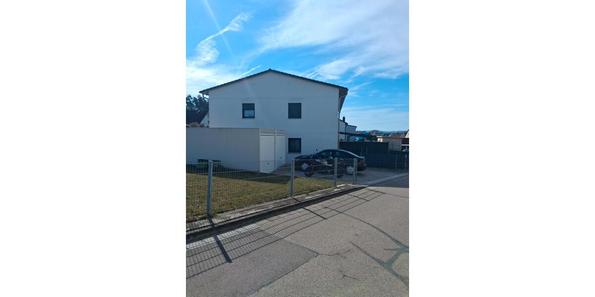 Doppelhaushälfte Wackersdorf - 4 Zimmer, 125 m&sup2;, 1.100&euro; | Angebot:26048194