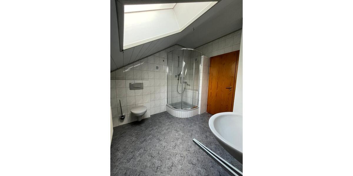 Dachgeschoßwohnung Vilshofen an der Donau - 3 Zimmer, 82 m&sup2;, 738&euro; | Angebot:25524337