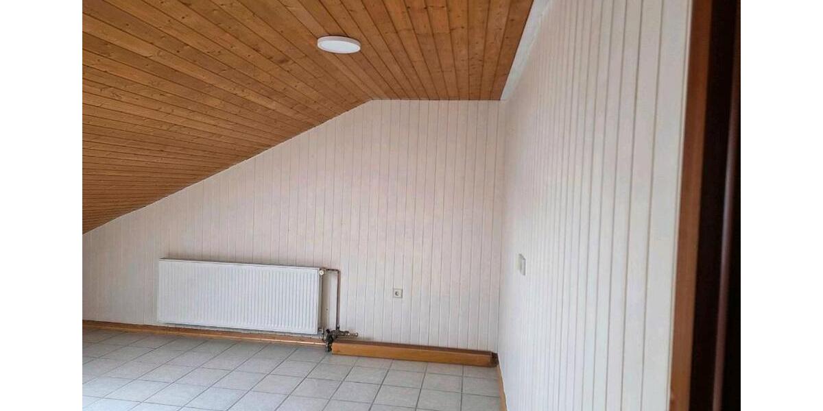 Dachgeschoßwohnung Wallhausen - 3.5 Zimmer, 125 m&sup2;, 890&euro; | Angebot:25638397