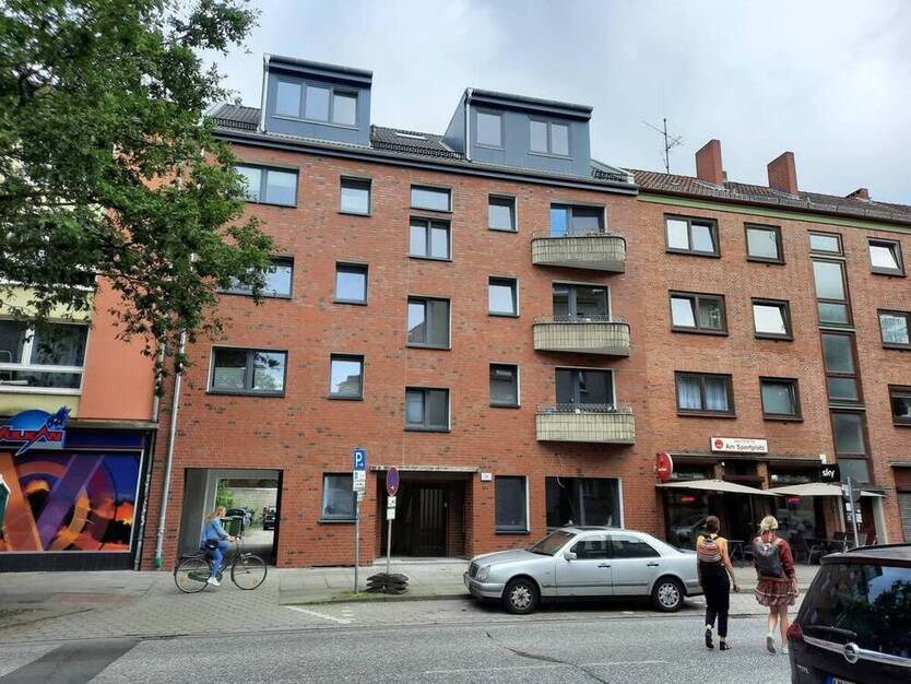 Die Uni vor der Tür! Dachgeschoss-Apartment in Harburg