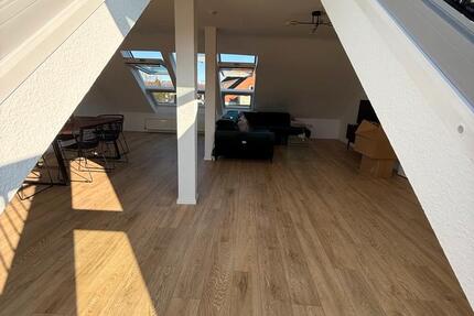 Großzügige 3-Zimmer Dachgeschosswohnung in Lustheide zimmer