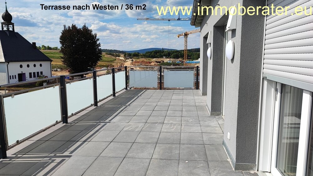 Exklusive 2-Zimmer-Penthouse-Wohnung mit riesiger Dachterrasse von 36 m2-Westausrichtung exkl. Ausstattung moderner Grundriss ab 01.03.2026. 2 zimmer