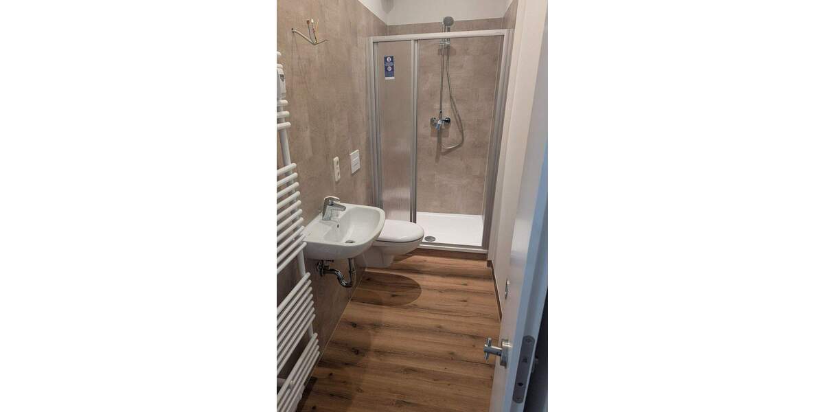 Etagenwohnung Eisenberg - 2 Zimmer, 45 m&sup2;, 420&euro; | Angebot:24689720