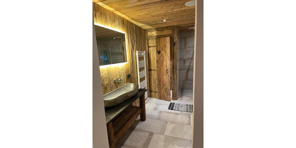 Etagenwohnung Kleines Wiesental - 4 Zimmer, 180 m&sup2;, 1.800&euro; | Angebot:25963190