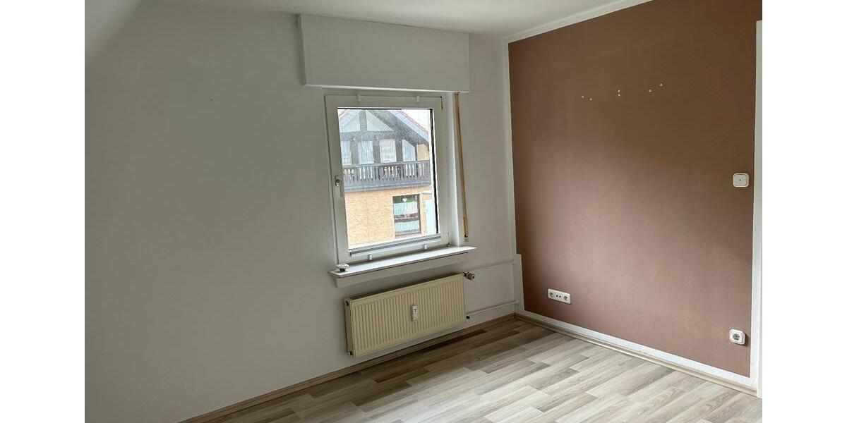 Dachgeschoßwohnung Siegen - 3 Zimmer, 64 m&sup2;, 680&euro; | Angebot:24886251