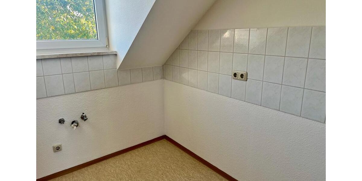 frei ab 01.01.2026 - Helle 1-Raum-Dachgeschosswohnung – ideal für junge Leute 1 zimmer