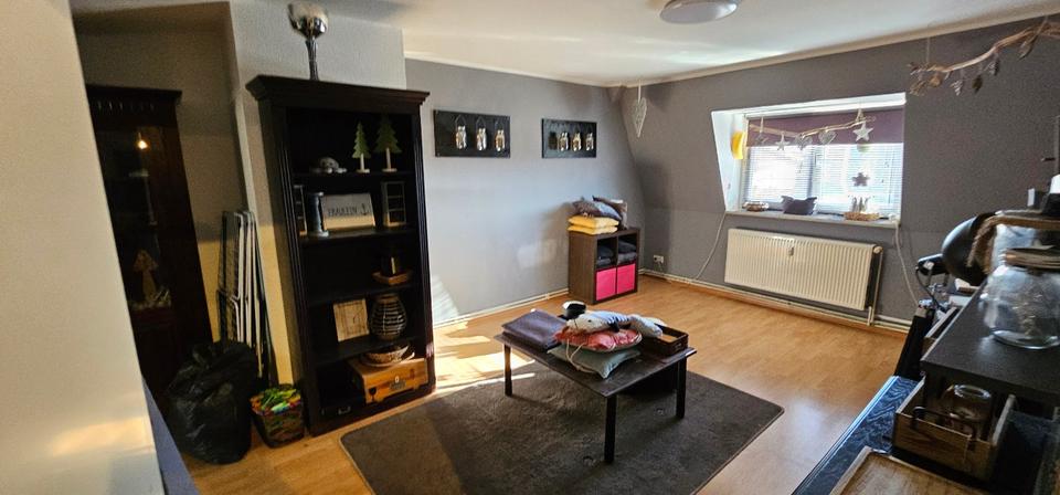 GÜSTROW bei Rostock: 4-Zi-DG-Wohnung 80m2, EBK, Möbelübern. mgl. 4 zimmer