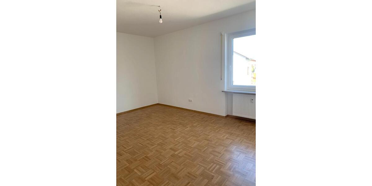 Etagenwohnung Teublitz - 7 Zimmer, 215 m&sup2;, 1.400&euro; | Angebot:26183694