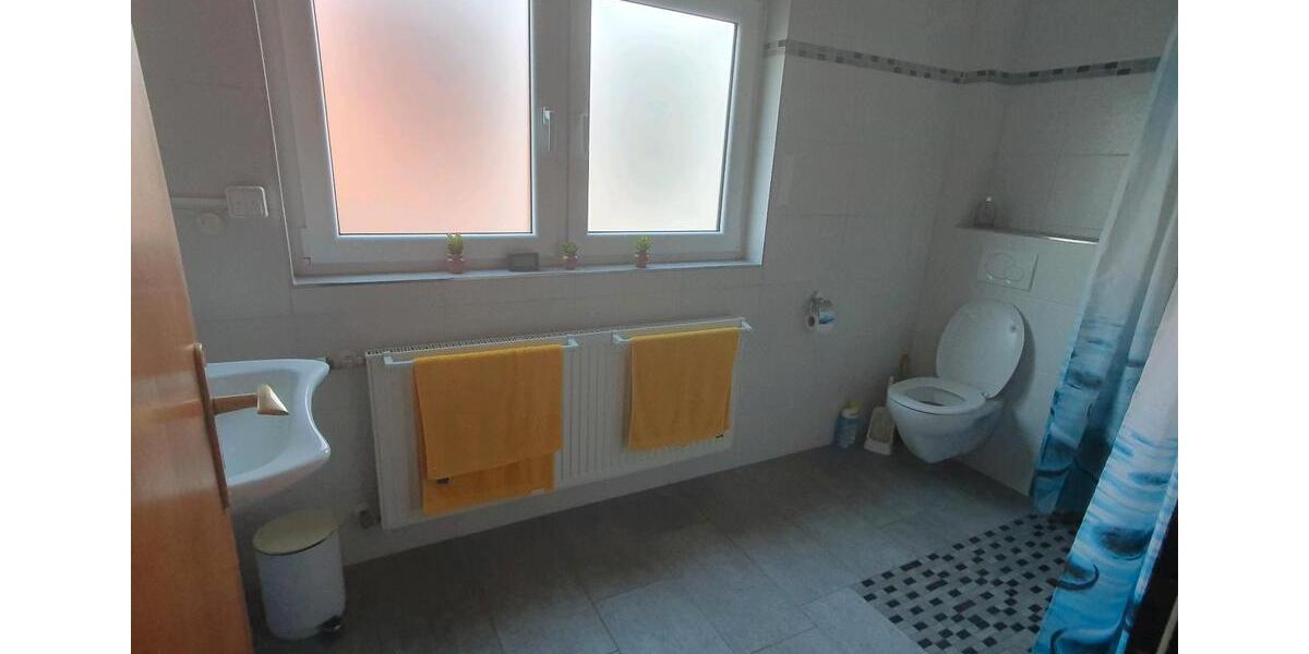 Doppelhaushälfte Krefeld Benrad - 4 Zimmer, 94 m&sup2;, 1.180&euro; | Angebot:25083921