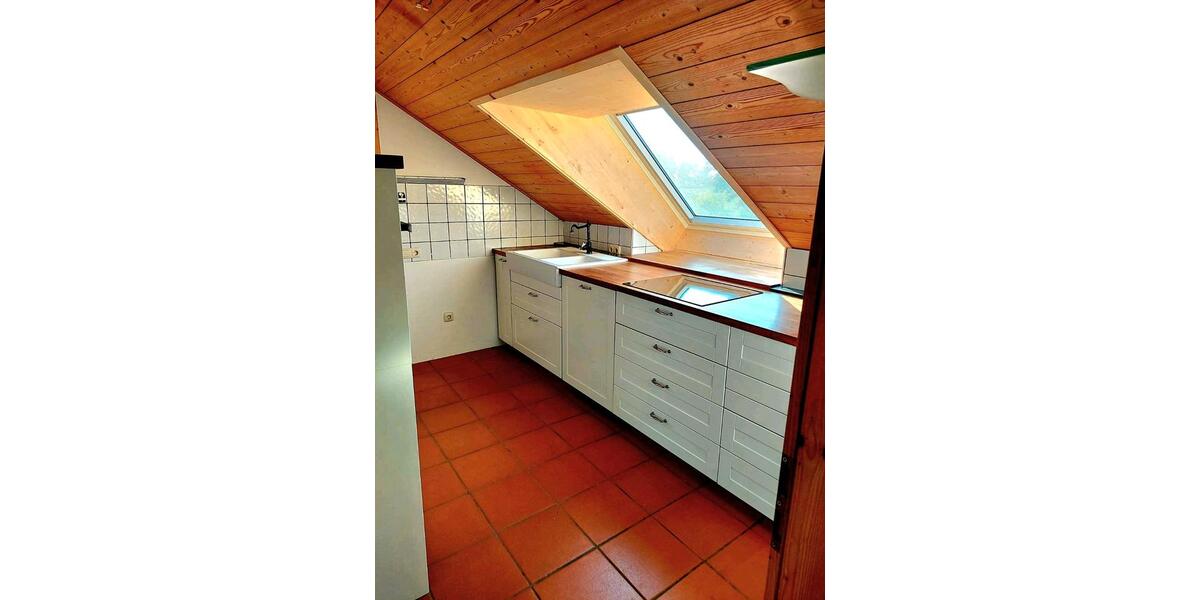 Helle 4 Zimmer Dachgeschosswohnung mit Balkon *befristet* zimmer