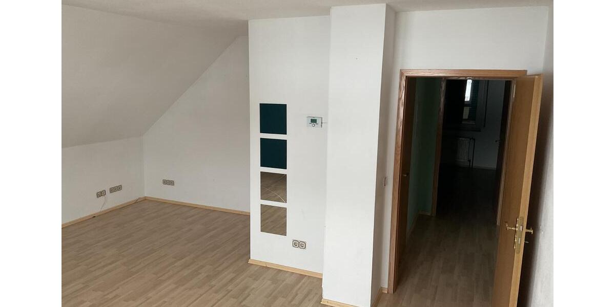 Dachgeschoßwohnung Bergneustadt - 3 Zimmer, 82 m&sup2;, 650&euro; | Angebot:24431077