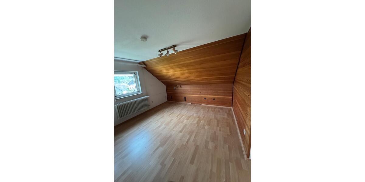 Dachgeschoßwohnung Kreuztal - 3 Zimmer, 65 m&sup2;, 750&euro; | Angebot:26536657